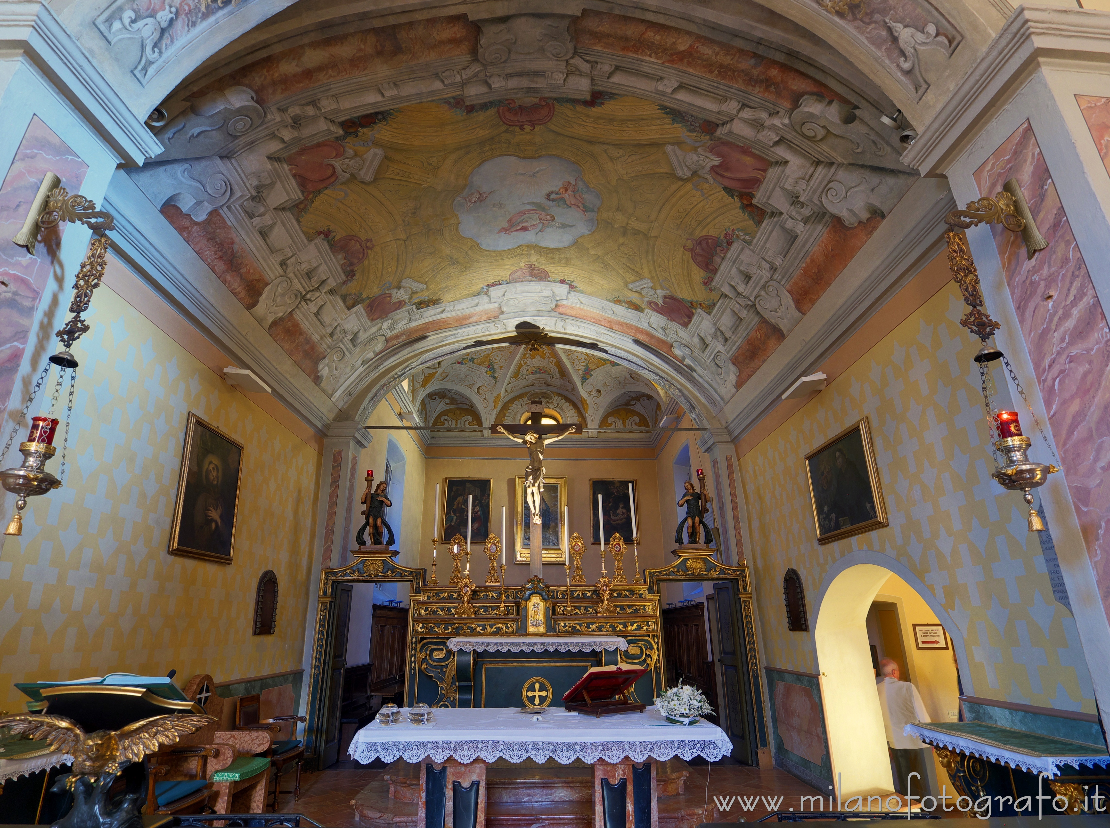 Vimercate (Monza e Brianza) - Presbiterio della Chiesa di San Francesco del Convento dei frati Cappuccini - Foto a piena risoluzione